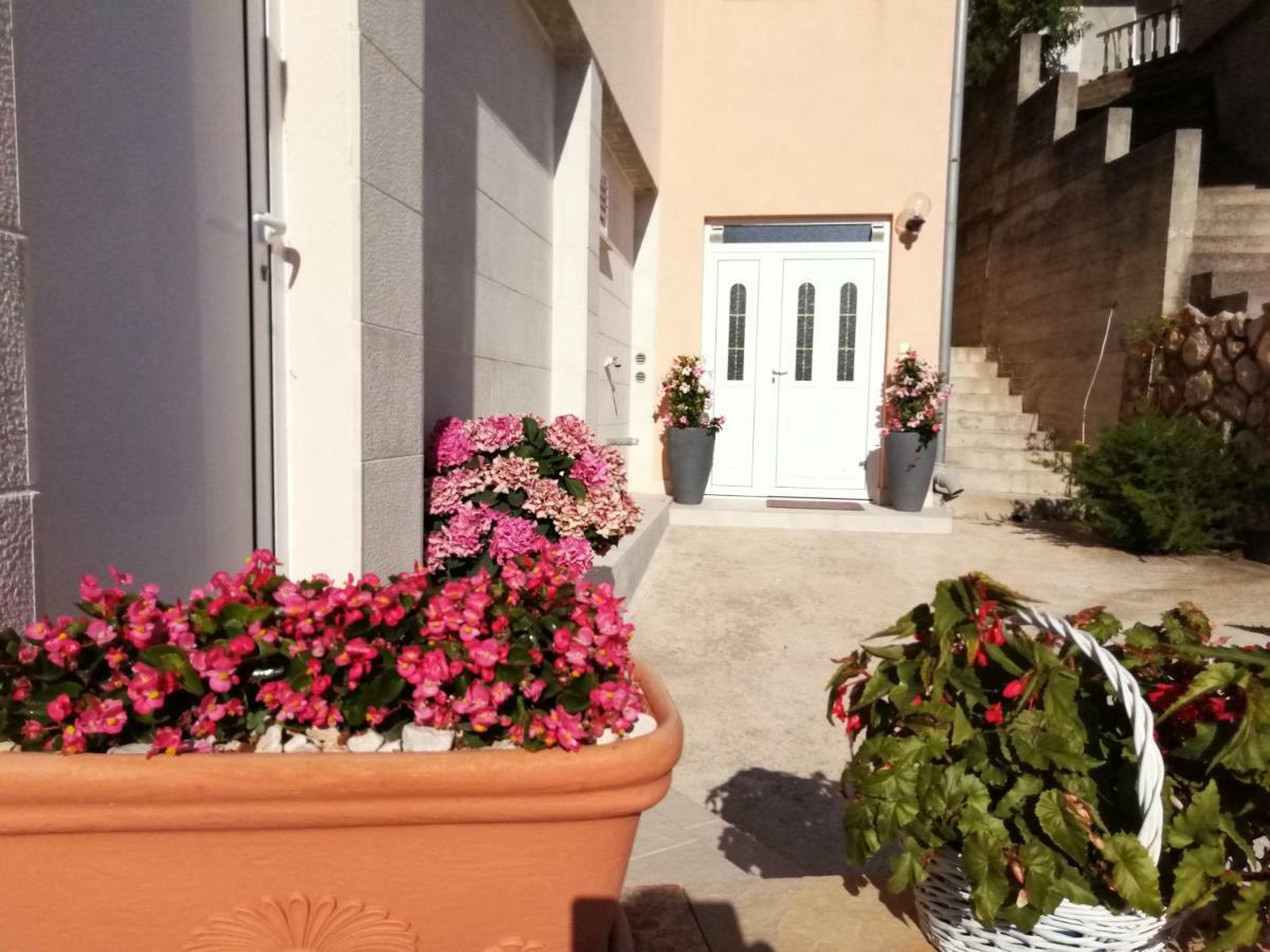 Appartementhaus Elena Jelsa  Bagian luar foto